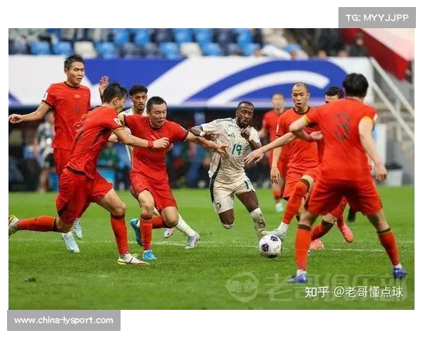 伊拉克点球绝杀瞬间，主场球迷沸腾庆祝